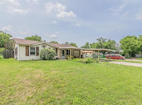 2nd image of 1005 Comal Ave