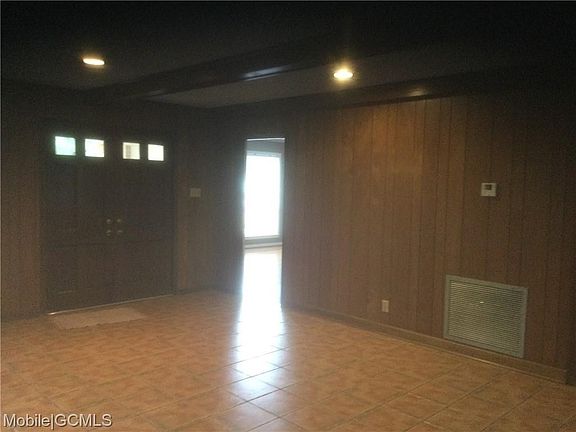 2nd image of 133 Annadale St