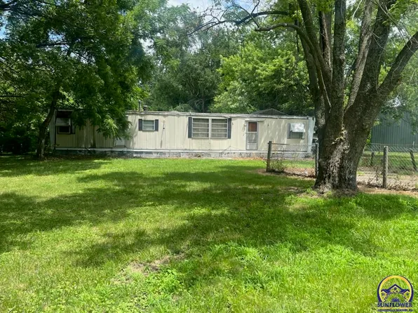 104 NE 2nd St, Topeka, KS 66615