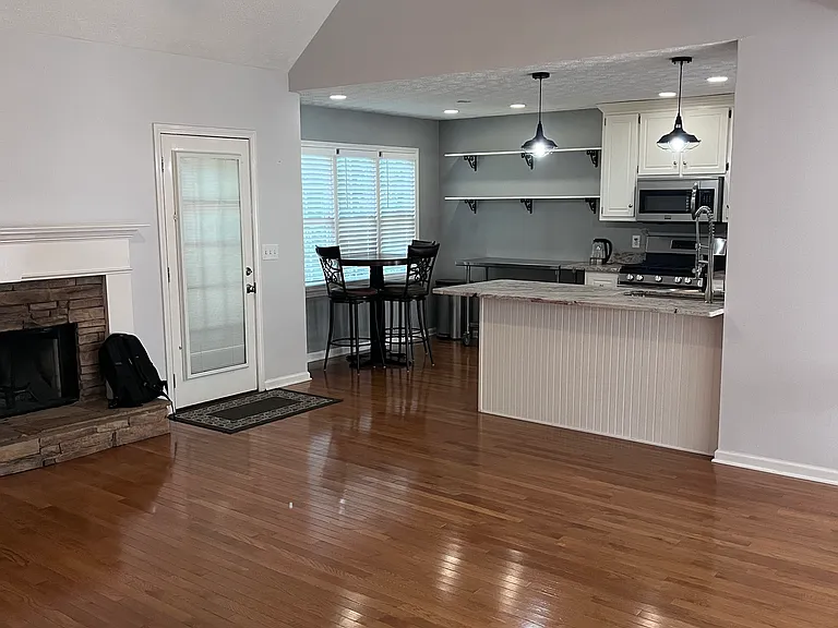 205 Brookhaven Pl — Photo 2