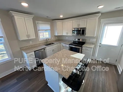 1402 Martin Luther King Ave #B Photo 1