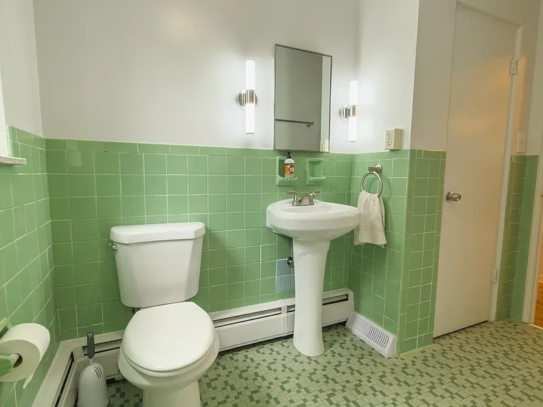 104 Brilliant Ave #A — Photo 5