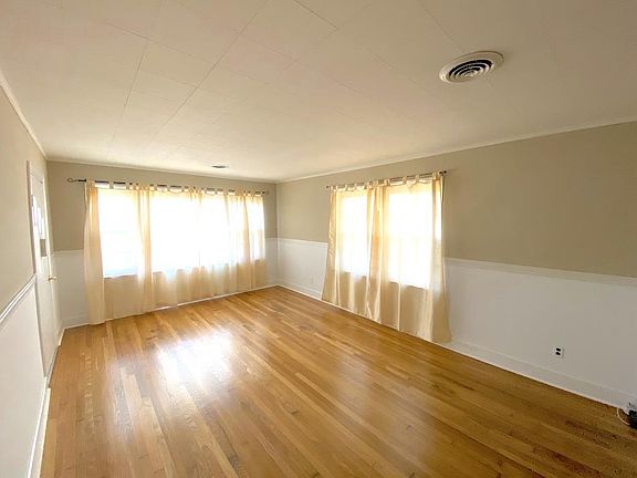 4th image of 117 Summitt St