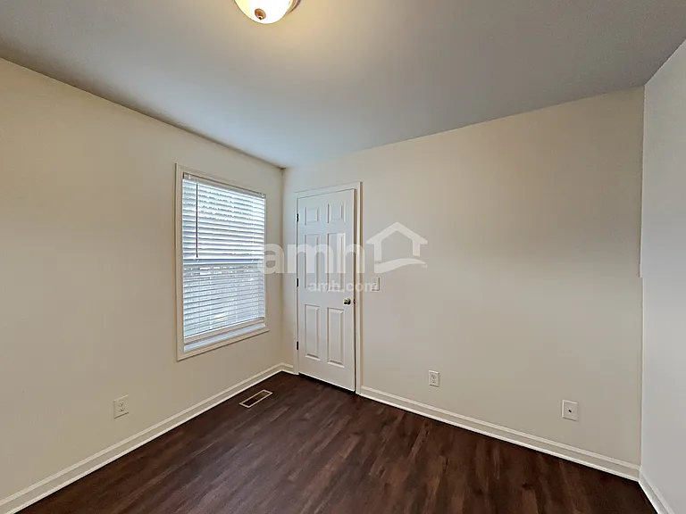 1105 Clay Ct — Photo 10