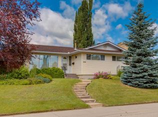 228 NE Maple Court Cres SE, Calgary, AB T2J 1W2