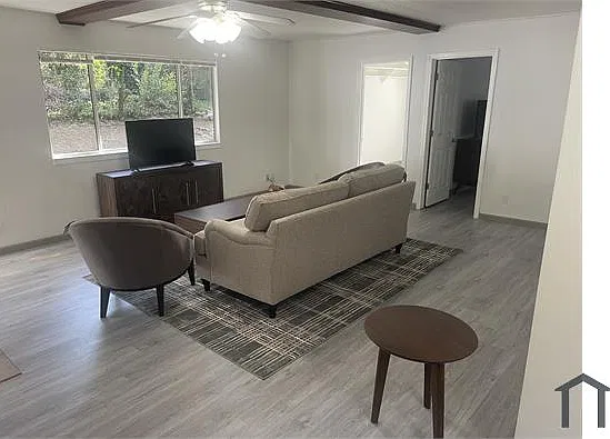 3 bed, 1400 sqft, $3,500 — Photo 3