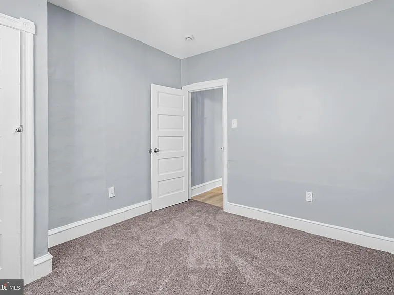 950 E Russell St — Photo 15