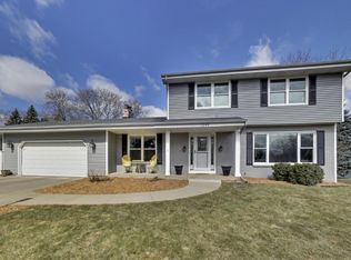 7248 Braemar Ln, Woodbury, MN 55125