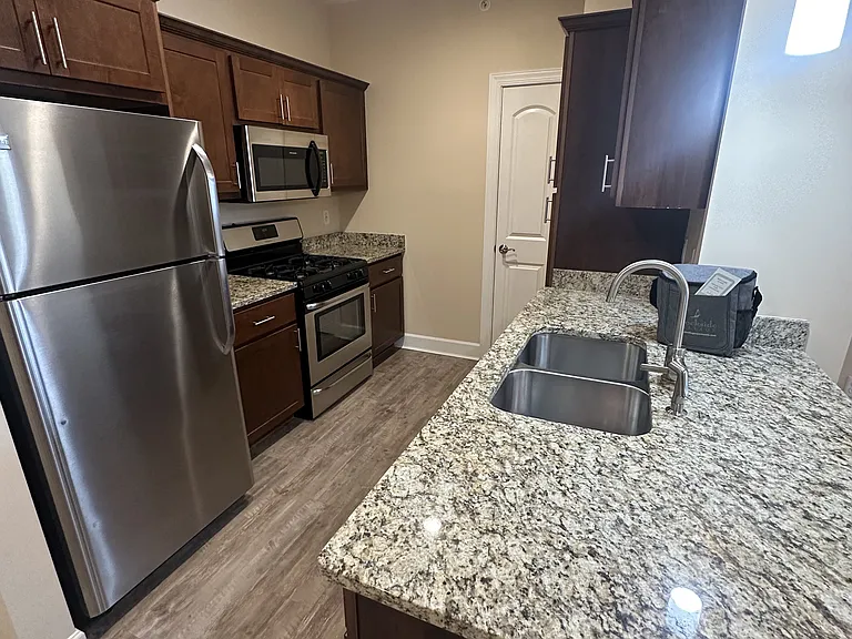 Dockside Village Apartments — Photo 54