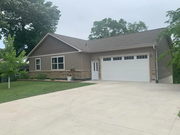 1427 Frank Hall Dr, Albert Lea, MN 56007