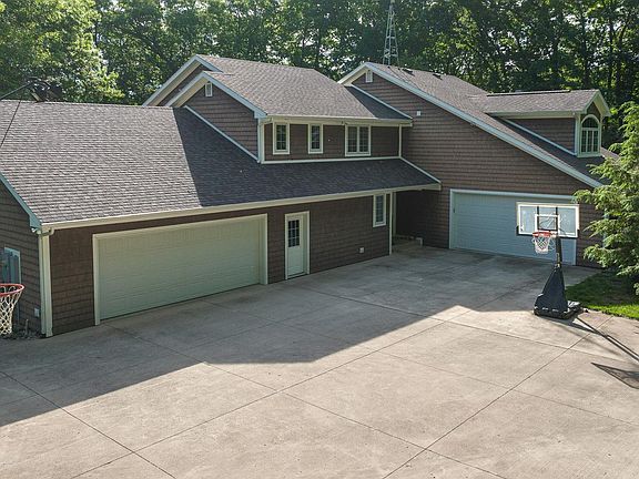 2nd image of 2200 N Black Oak Dr