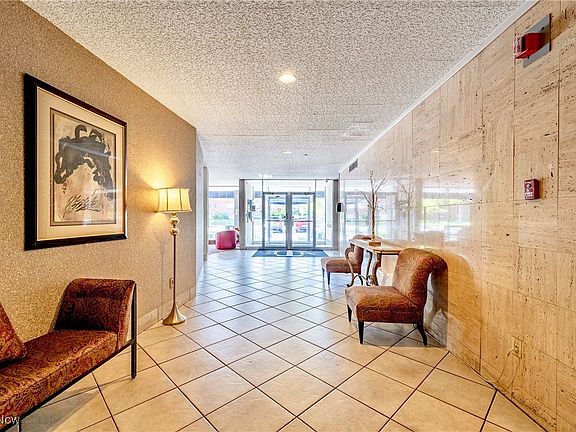 5th image of 12520 Edgewater Dr APT 1209
