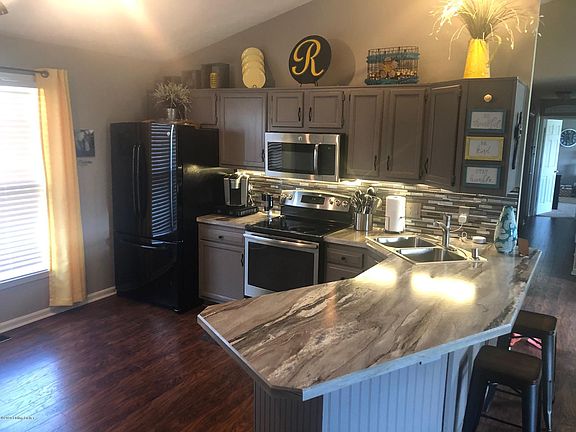 4th image of 275 Stoney Ln