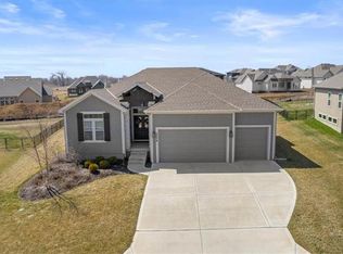 4258 Lakeview Ter, Basehor, KS 66007