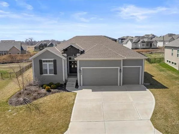 4258 Lakeview Ter, Basehor, KS 66007