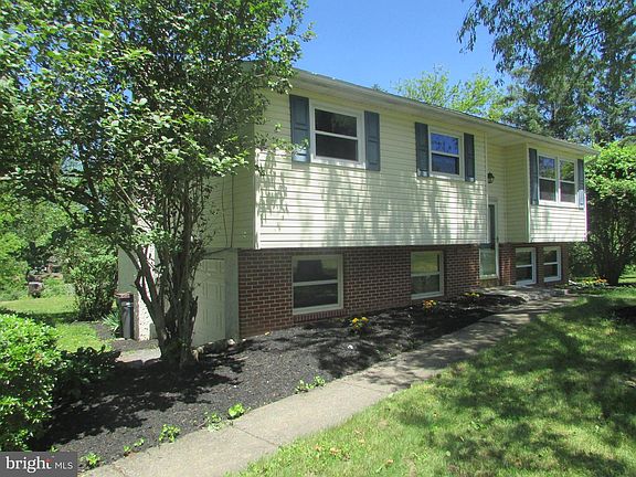 5th image of 404 Beaver Brook Dr