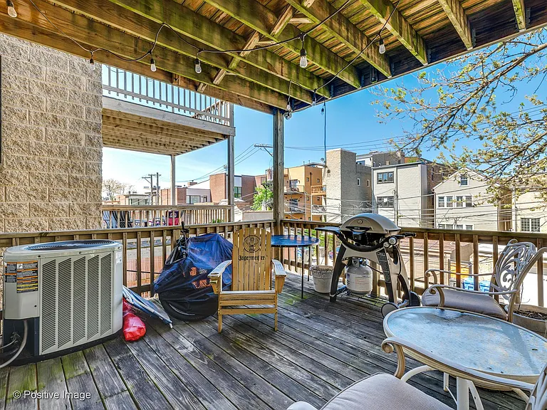 2340 N Greenview Ave #2 — Photo 14