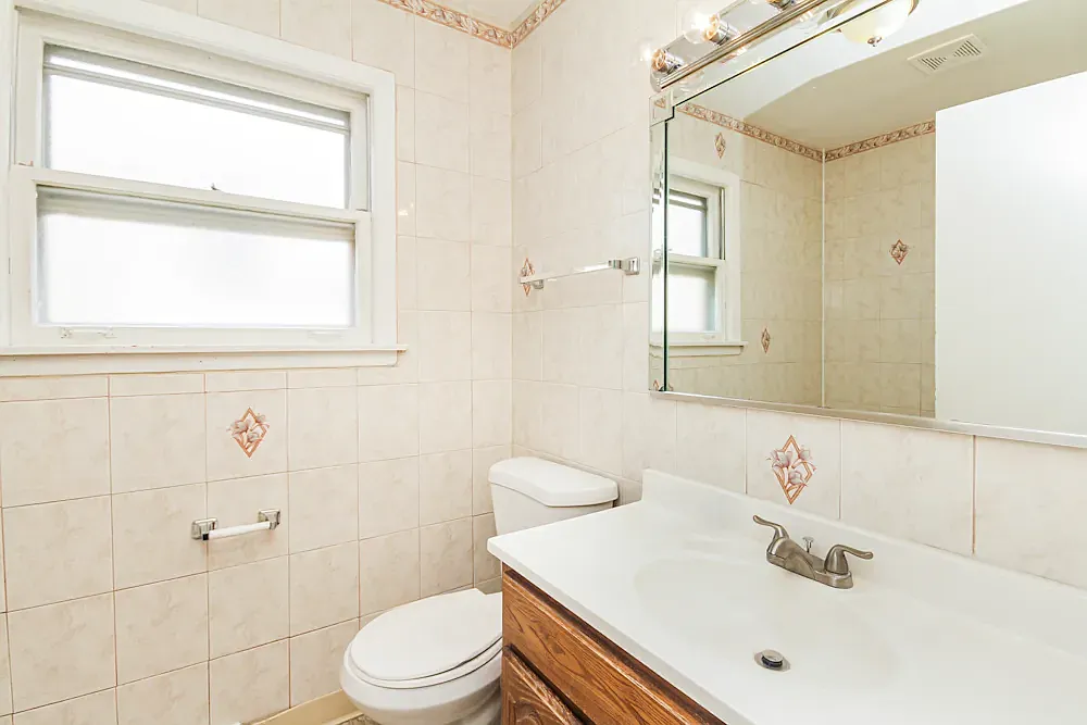 3 bed, 1.5 bath, 1400 sqft, $1,700 — Photo 1