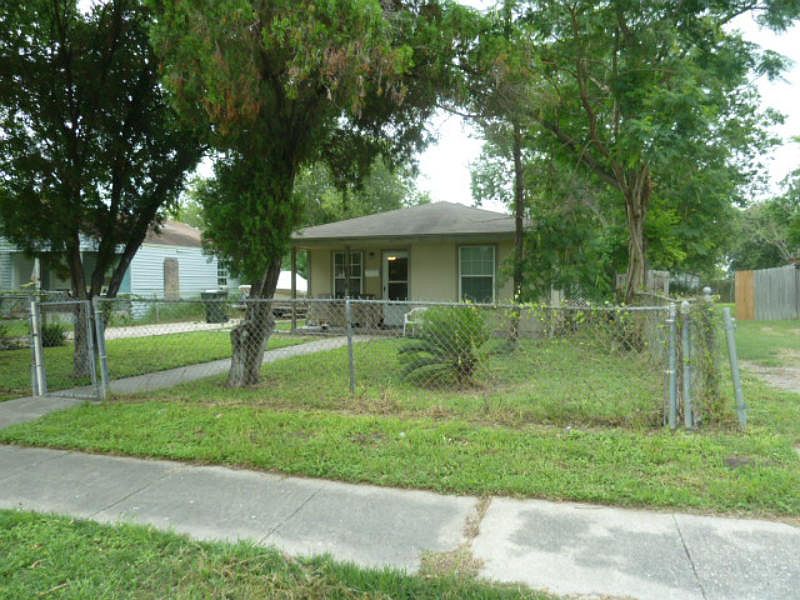 1st image of 2618 Cleo St