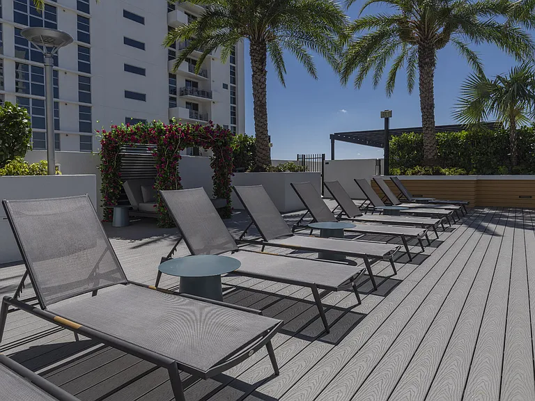 Maizon Brickell — Photo 38