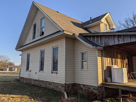 5th image of 1006 S McQuarrie Ave