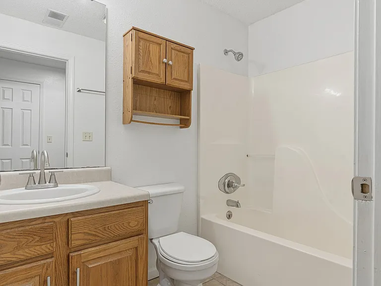 Mid-Town Apartments — Photo 46