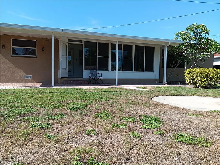 4864 Lake Charles Dr N — Photo 29