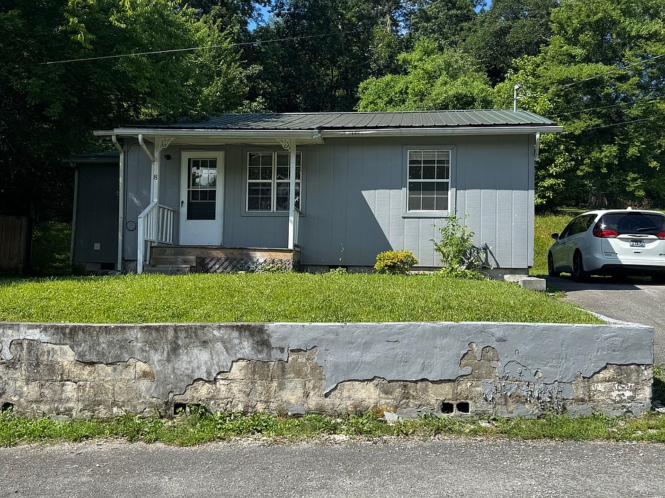 1st image of 8 Hood Cir