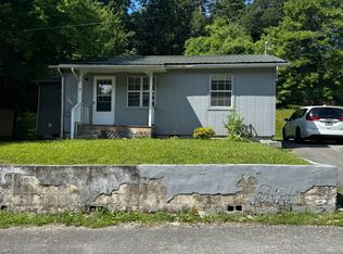 8 Hood Cir, Rossville, GA 30741