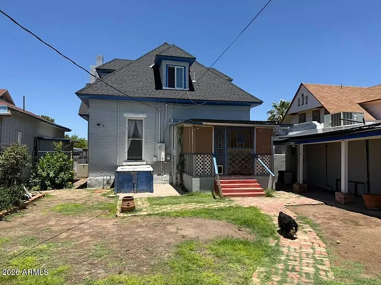 825 E 9th St — Photo 29