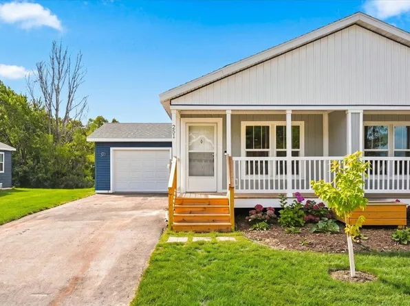 251 Panther Dr, Ellsworth, WI 54011