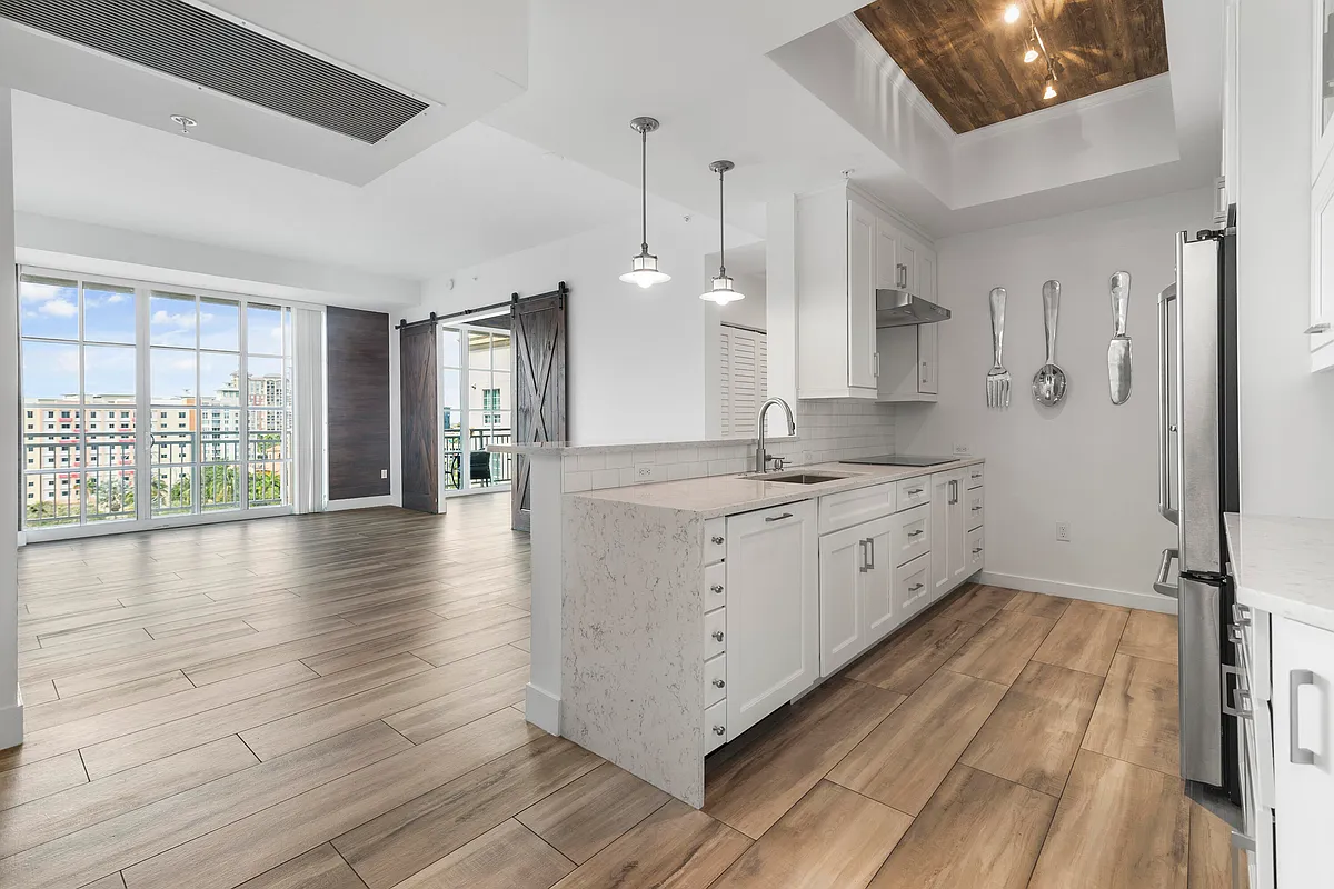 Building Photo - 410 Evernia St #807