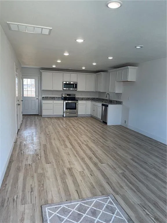 3 bed, 2.5 bath, 1216 sqft, $1,199 — Photo 3