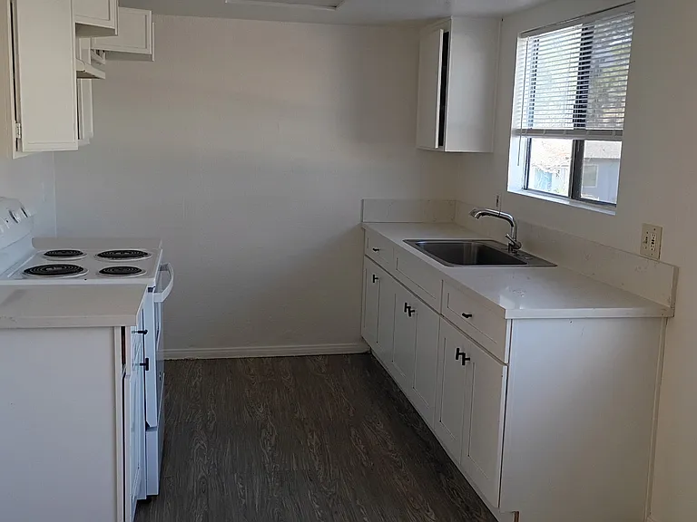 1721 Conejo Dr #10 — Photo 5