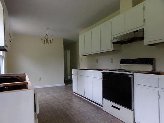 3rd image of 210 Lakeside Dr