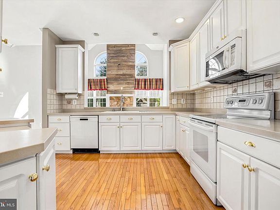 5th image of 5170 Barness Ct