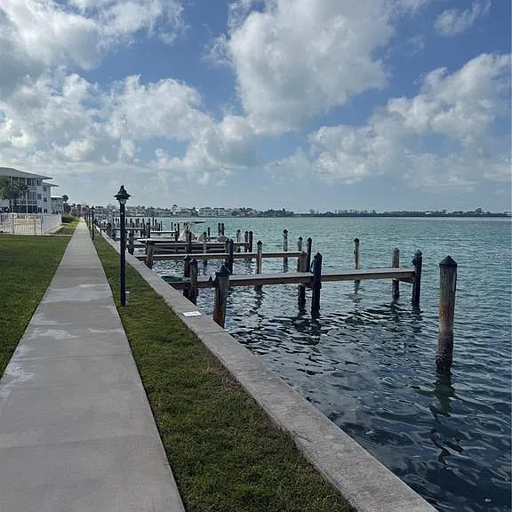 775 John Ringling Blvd #33 — Photo 37