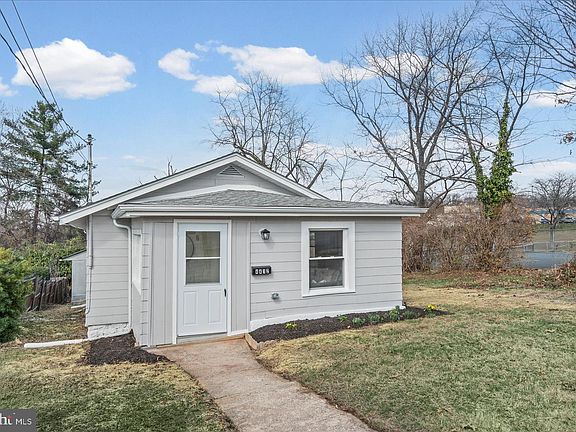 3rd image of 4412 Maple Ave
