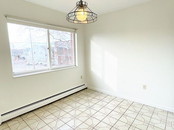 5th image of 410 Washington St #12F