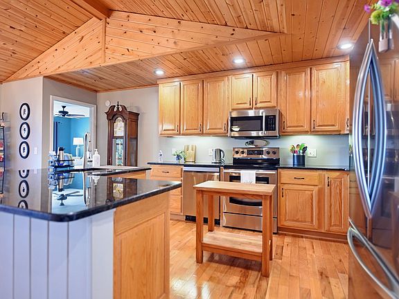 5th image of 135 Longview Dr W
