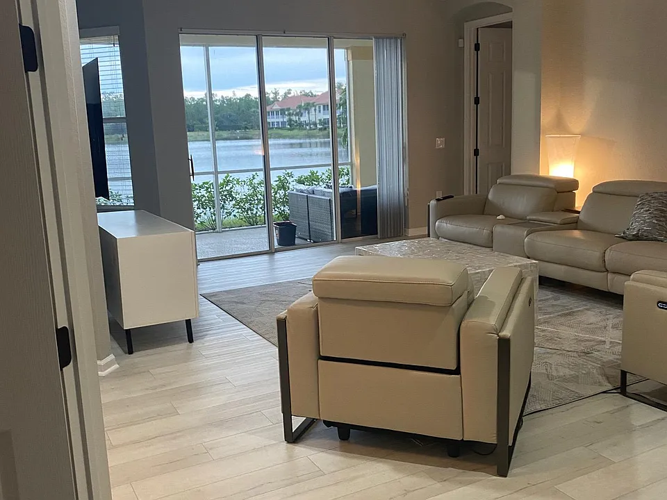 Family room and screened in lanai looking out over the lake.