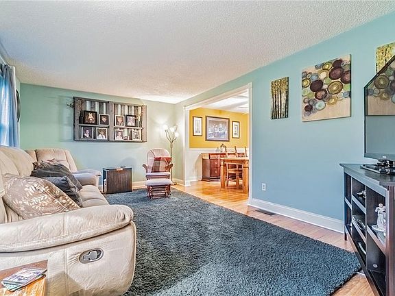 5th image of 1576 Starflower Ct