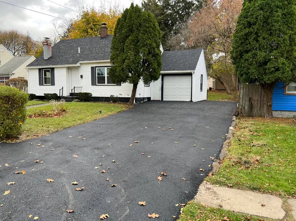 641 Salisbury Park Dr, Syracuse, NY 13224