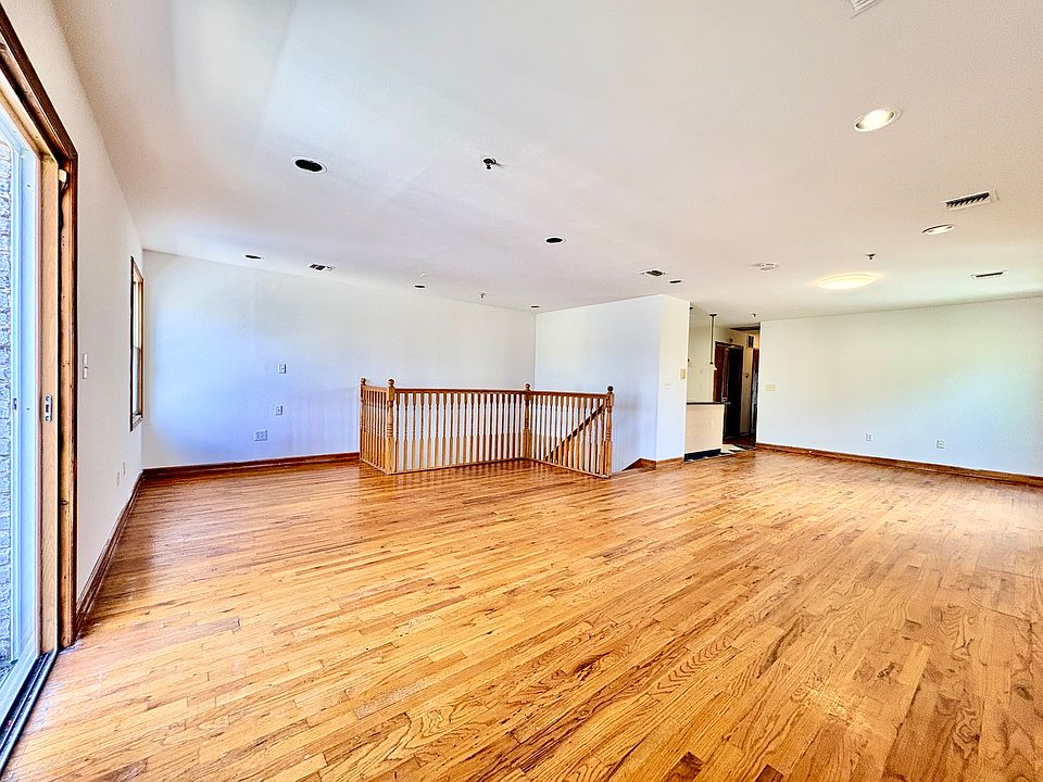 1st image of 529 5th St APT 3