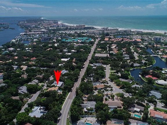 3rd image of 5325 Siesta Ct