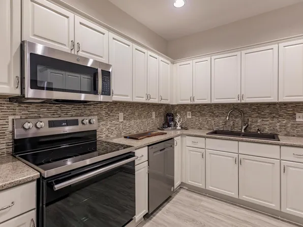 3952 Mediterranea Cir #414, Sarasota, FL 34233