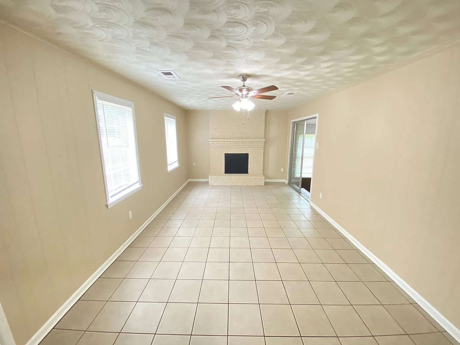 3216 Cromwell Ave — Photo 4