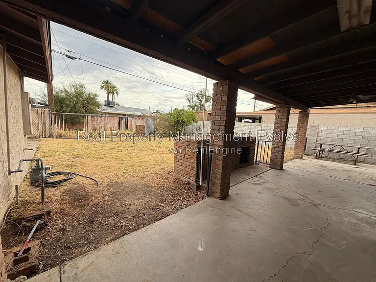 2307 W Rose Ln — Photo 22