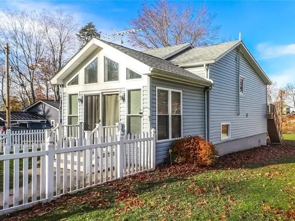 13305 Lakeview Dr, Waterport, NY 14571