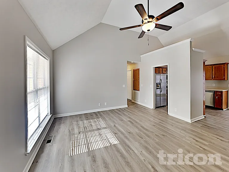 240 Green Hills Dr — Photo 4